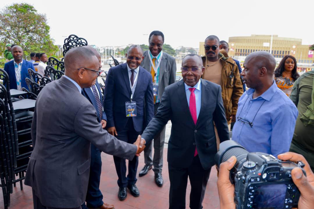 Visite surprise du Général Gilbert Kabanda au début de la deuxième semaine du pré-forum du Génie Scientifique Congolais